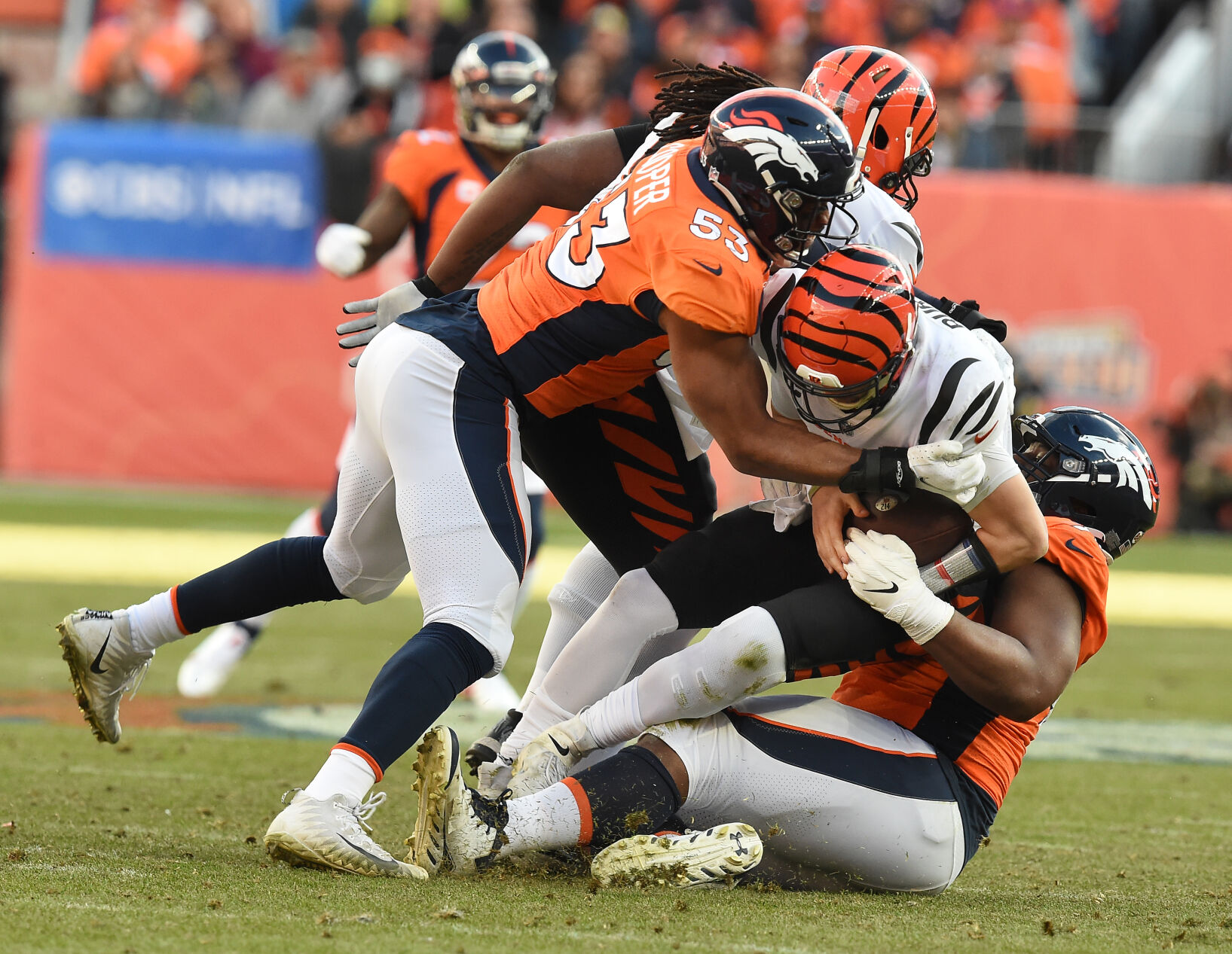 121921-s-dg-bengalsbroncos1095 .jpg